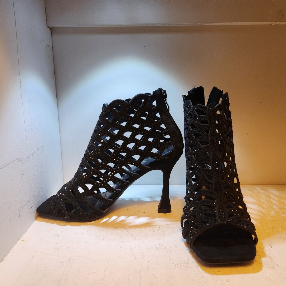 💃 Studio Infinite Sparkle Peep-Toe Booties – Night Out Ready! 👠
